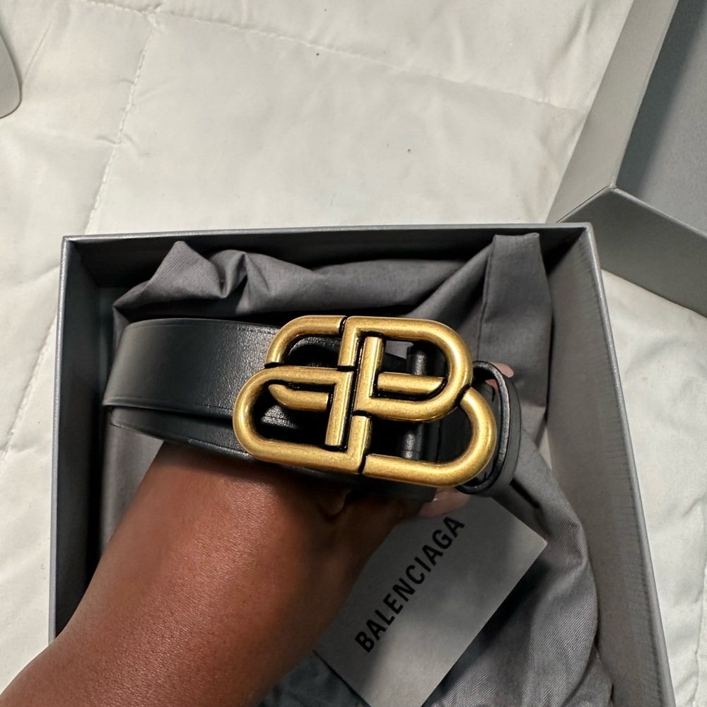 100% Authentic Balenciaga BB Leather Belt size 65. Comes with original box/tags - Picture 1 of 4